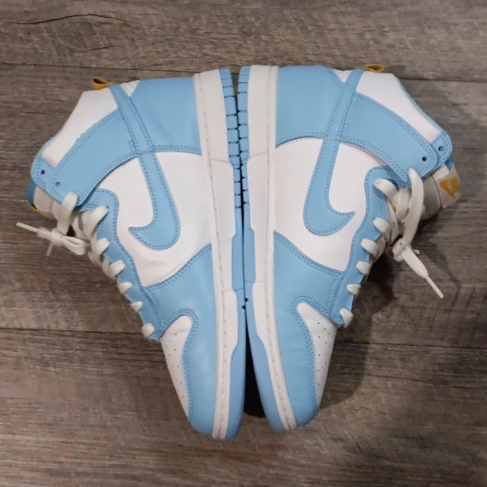 Nike High-Top Dunks in Light Blue and White. Size 9mens - Picture 4 of 6